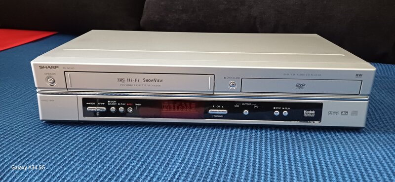 VHS Video Recorder Sharp.